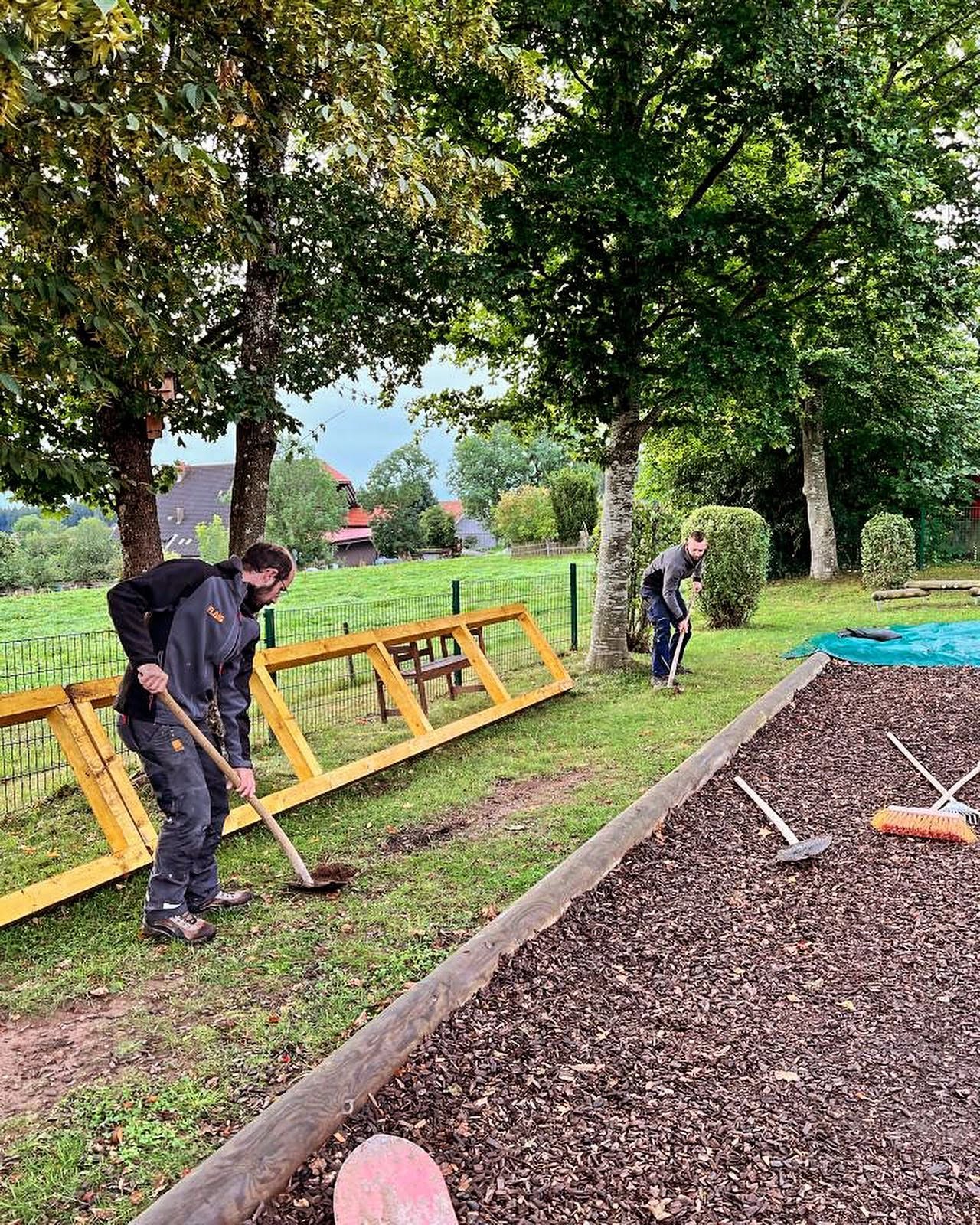 Die Mulchbahn wird angelegt